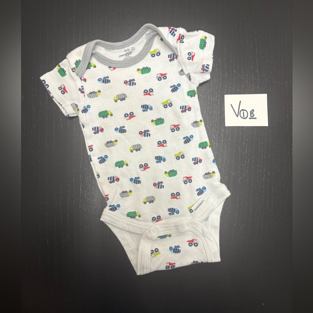 ⭐️4/$5.00⭐️— Gerber 0-3m Baby Onesie with Trucks